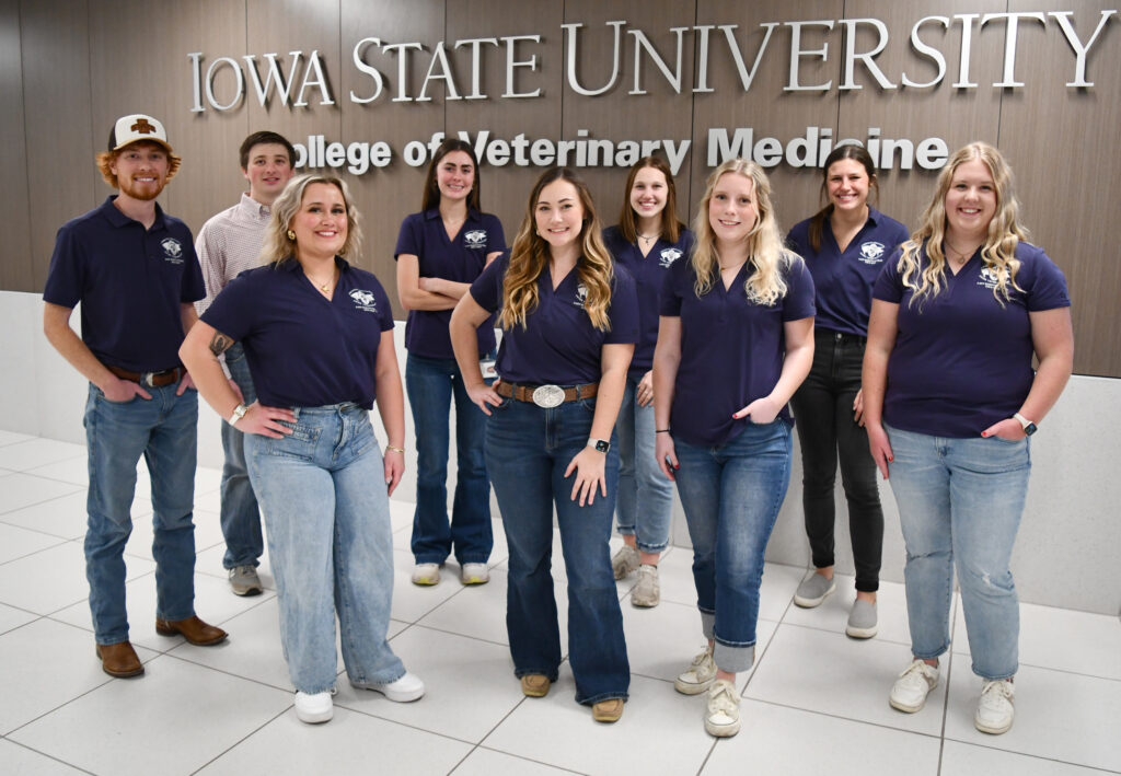 Group of students in front of College of Veterinary Medicine sign