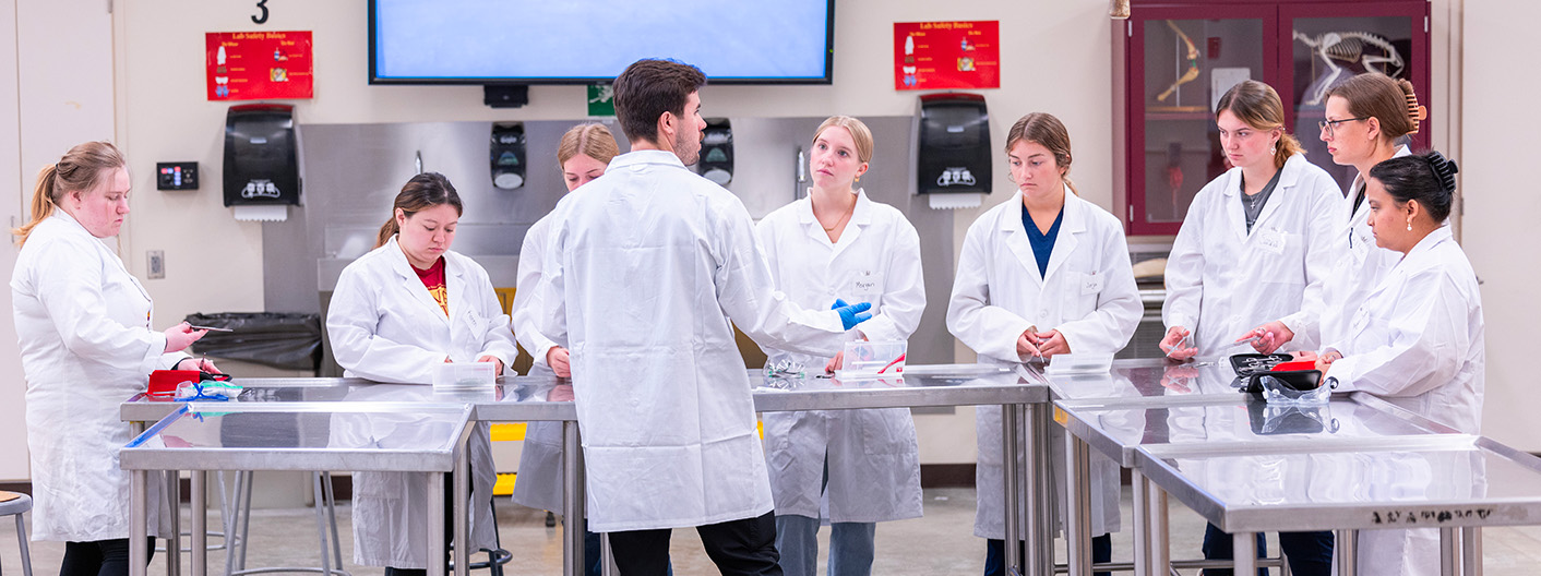 students in lab setting with instructor