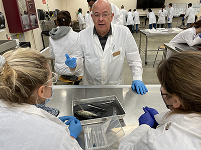 Dr. David Starling instructing aquatic anatomy.