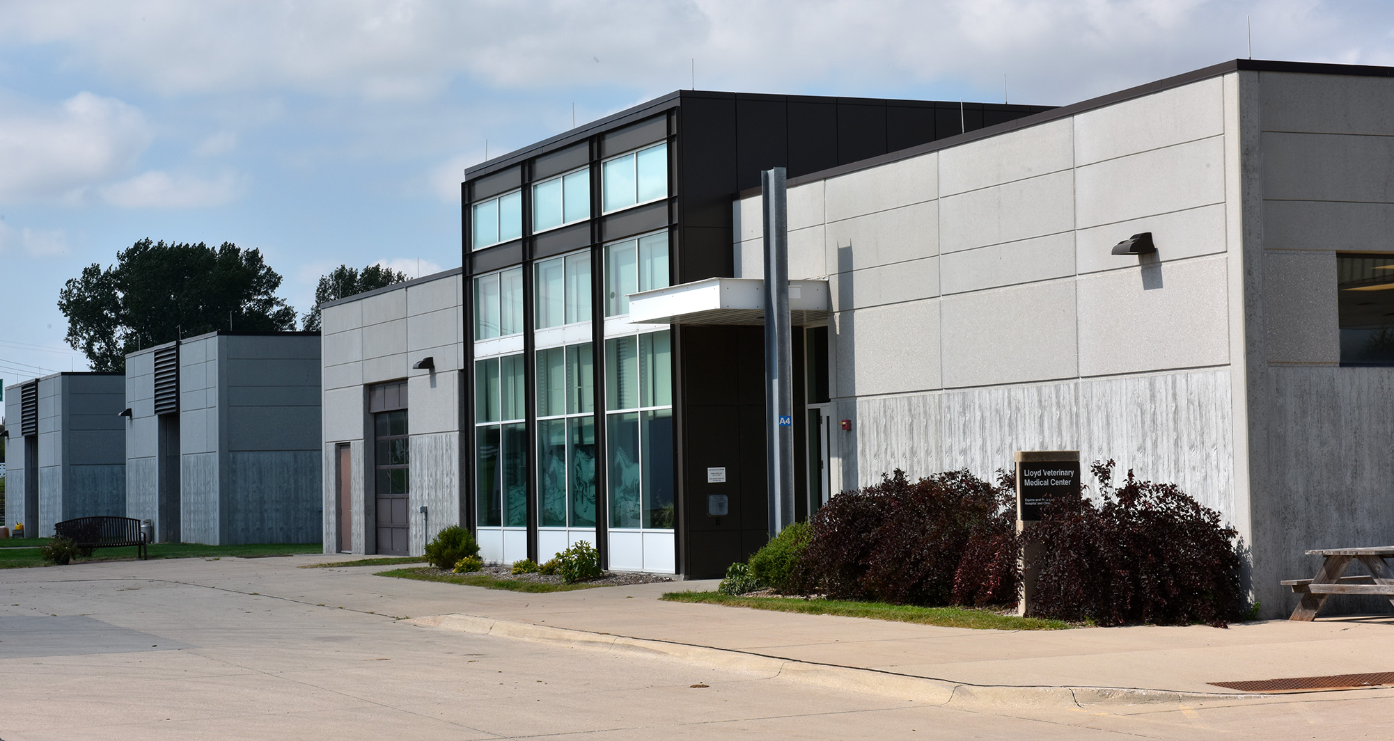 Large Animal Hospital exterior photo of building